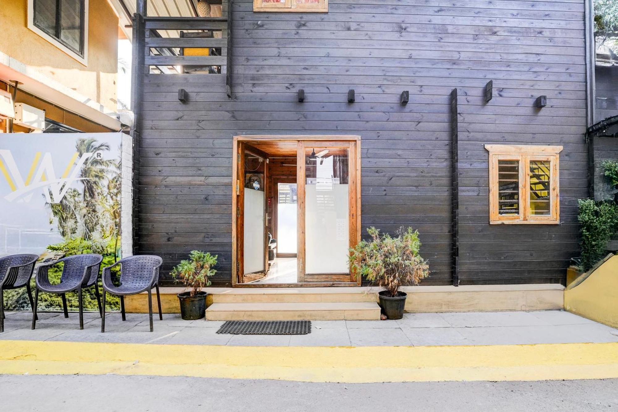 Super Townhouse Morjim Hotel Luaran gambar