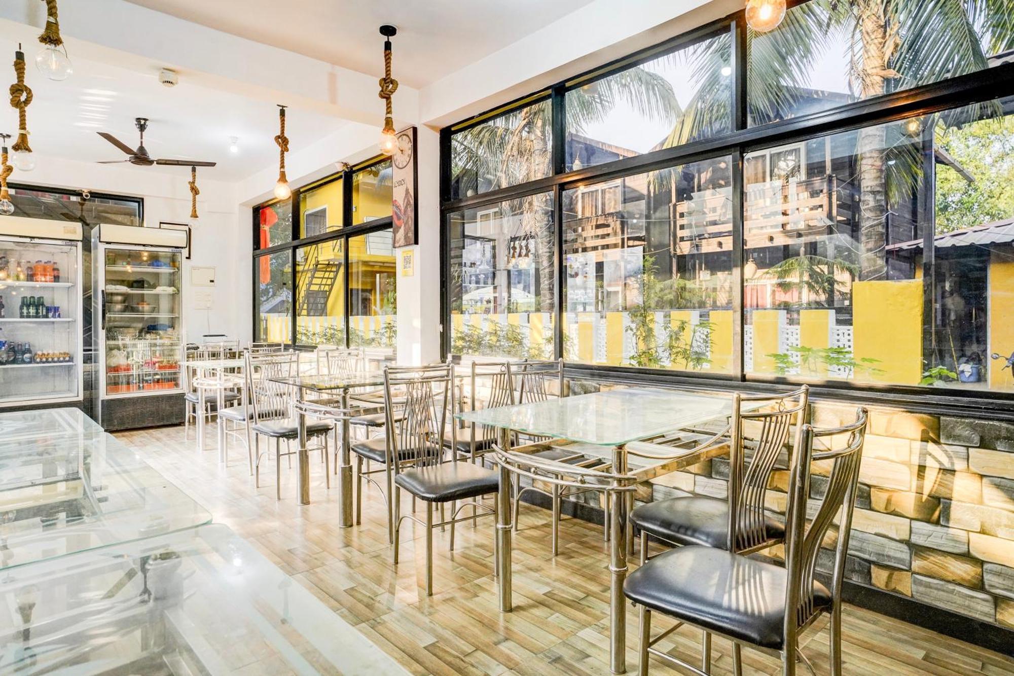 Super Townhouse Morjim Hotel Luaran gambar